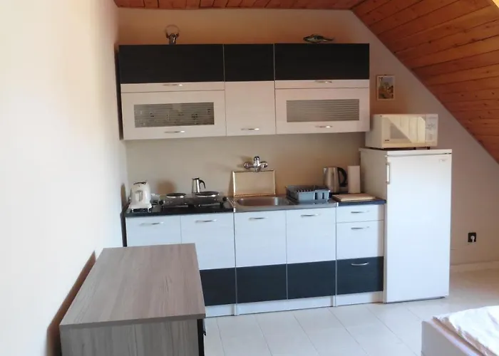 Silence アパート エゲル